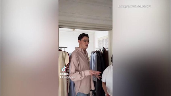 Sanremo 2026, Michele Bravi regala le magliette al suo staff
