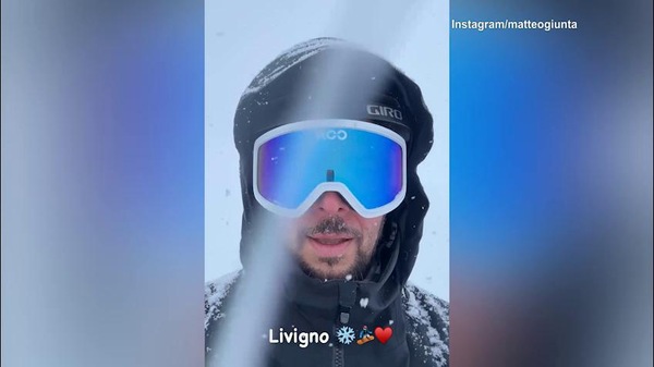 Matteo Giunta sommerso dalla neve: "Livigno best place"
