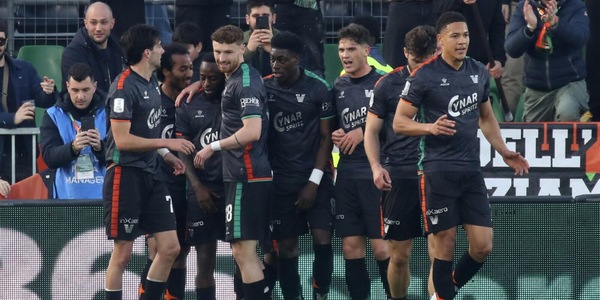 Lo Spezia di Donadoni ribalta il Monza: Venezia da solo in vetta