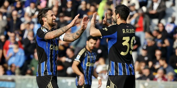Caracciolo goleador, vittoria per il Pisa e Cagliari ko. Il Bologna vince il derby col Sassuolo