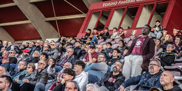 Toro, la carica dei tifosi alla vigilia del derby con la Juve: allenamento a porte aperte al Filadelfia