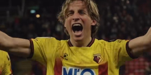 Bove torna al gol e il Watford vince: "Come chiudere un cerchio". I tifosi gli dedicano uno striscione