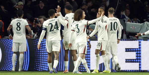 "Mi piace Madrid", sospeso per due partite! Caos in Premier League