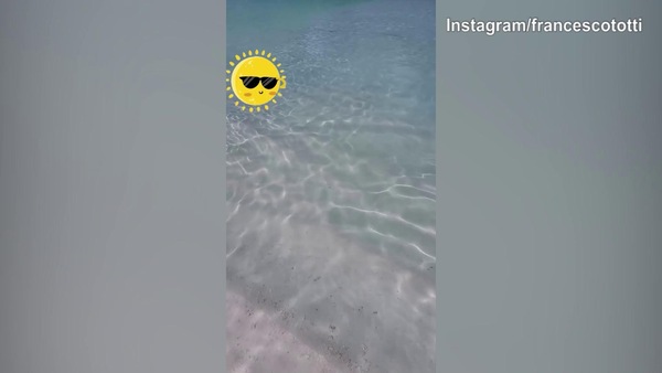 Totti, relax al mare: "Menomale che c'è..."