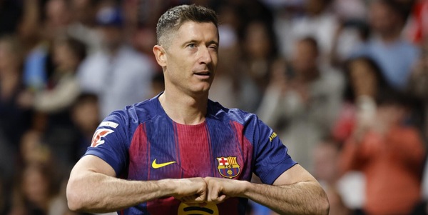 Lewandowski lascia tutto aperto, l’agente in Italia: Juve e Milan fiutano l’affare di mercato