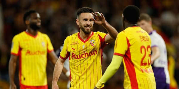 Lens a -1 dal Psg, rimonta folle col Tolosa. Pari salvezza del Colonia, beffa St.Pauli
