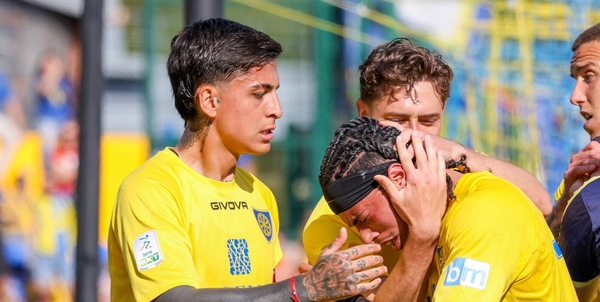 Serie B, pronostico Frosinone-Carrarese: che sfida tra Alvini e Calabro