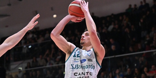 Cantù per la salvezza. A Napoli sfida playoff