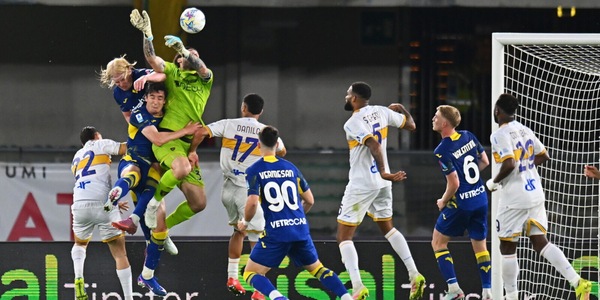 Il Verona fallisce l'ultimo match point, Serie B a un passo: bufera Var al 96', solo pari col Lecce