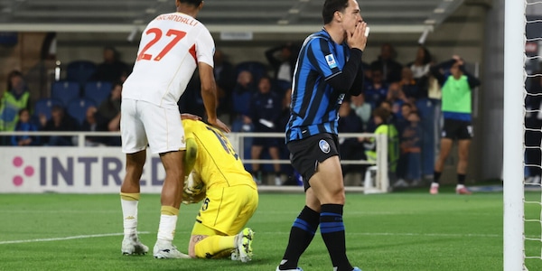 Raspadori fa e disfa: prima sbaglia un gol fatto e poi colpisce la traversa. Pari tra Atalanta e Genoa