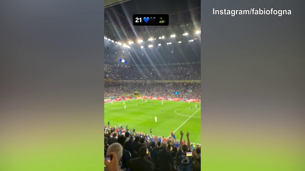 Inter, Fognini festeggia lo Scudetto dalle tribune di San Siro
