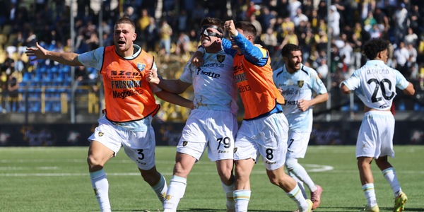 Guida all’ultima giornata di Serie B. Frosinone: un pari ed è A, il Palermo a Venezia