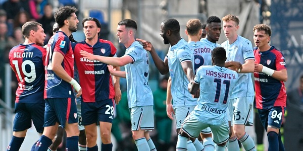 "Insulti razzisti", Davis furioso a Cagliari contro Dossena e Karlstrom accusa: "Non ho parole"
