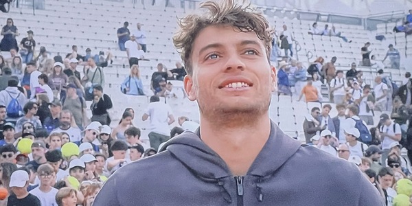 Cobolli, debutto con vittoria a Roma. Poi la frase su Sinner: "Tacci sua, ci porta sempre a..."