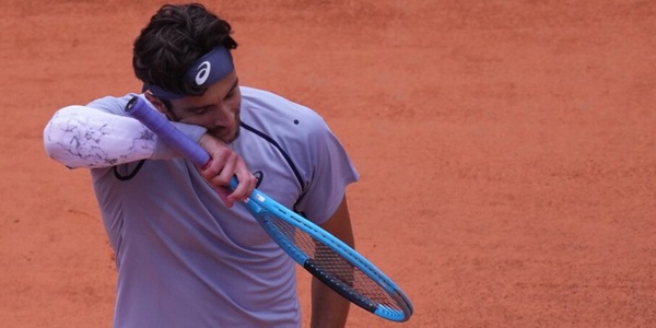 Musetti salta il Roland Garros: lesione al retto femorale, ecco quanto starà fuori