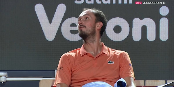 "Non c'è la multa?", Medvedev non ci sta: la polemica durante la semifinale con Sinner