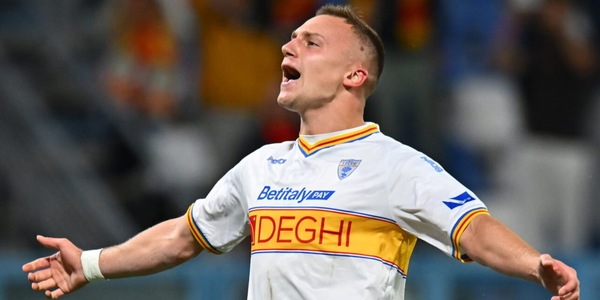 Lecce, tre punti d'oro all'ultimo respiro, Vardy dà una speranza alla Cremonese. Cagliari salvo, Torino ko