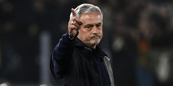 Mourinho, rieccoti il Real Madrid: "Firmerà un 2+1". Ha già informato il Benfica