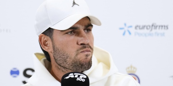 Alcaraz, annuncio shock: "Devo ritirarmi da Queen's e Wimbledon". Sinner in fuga nel ranking