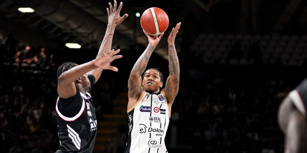 Nebbia su Bologna: Edwards stecca e Trento se la gode