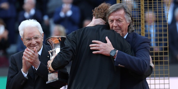 Sinner cambia ritmo, il piano prima dell’assalto al Roland Garros. E l’ex coach emoziona tutti