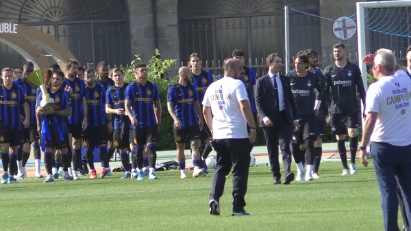 Inter, Scudetto e Coppa Italia in bella mostra all'Arena e poi la partita tra leggende nerazzurre