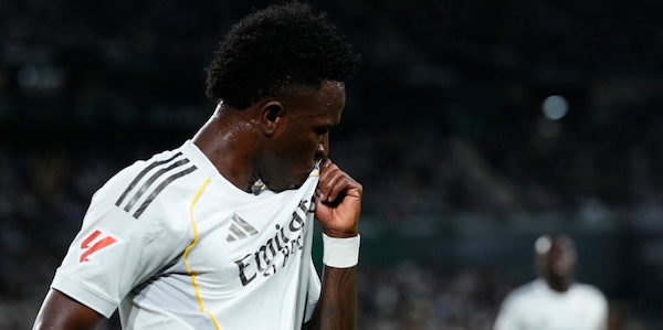 Vinicius si toglie dal mercato: "Real a vita, il presidente mi adora". E su Mbappé...