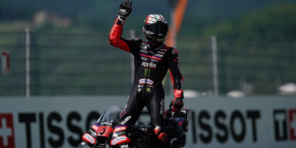 Bezzecchi show al Mugello: trionfo davanti a Martin. Anche Bagnaia sul podio