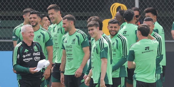 Messico-Sudafrica, Tricolor sulle spalle di Santi Gimenez