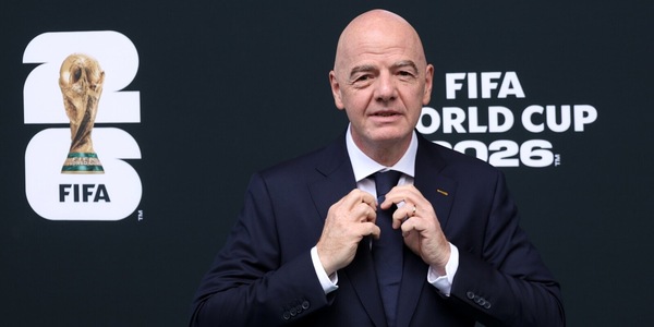 Infantino deride l'Italia: "Magari con Mondiale a 64 squadre si qualifica, sennò arriviamo a 208"