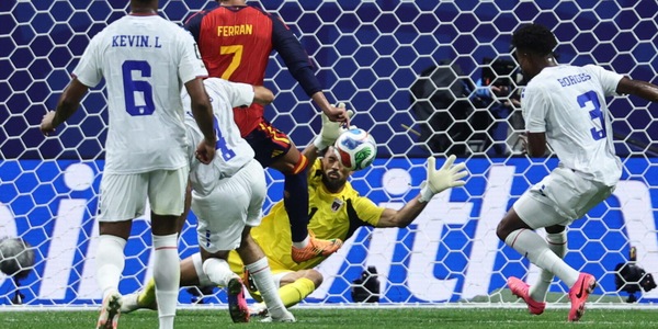 Spagna-Capo Verde ha protagonisti inattesi: Vozinha frena la Roja, Simon evita la beffa finale