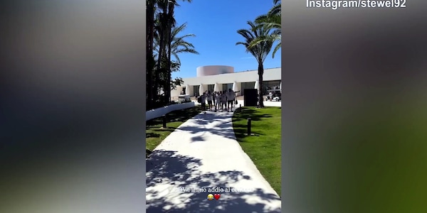El Shaaraway, addio al celibato con una maglia speciale: il video diventa virale