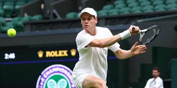 Sinner punta Wimbledon e riparte dal Giorgio Armani Tennis Classic: chi partecipa e gli orari dei match