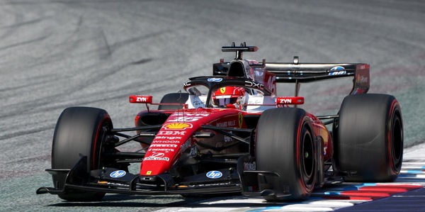 Russell in pole al Gp d'Austria: inseguono Leclerc e Hamilton! Verstappen a muro, caos nel finale