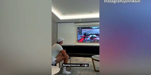 Sinner davanti alla Tv per le brillanti qualifiche della Ferrari in Austria