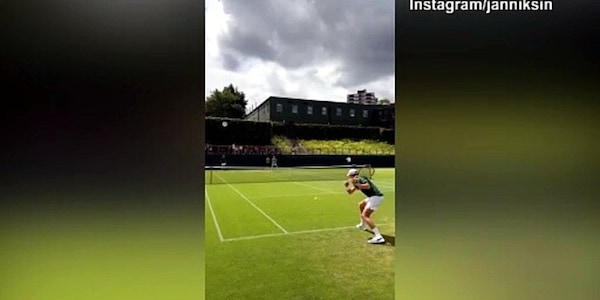 Tennis, Sinner pronto per l'esordio a Wimbledon: ecco l'ultimo allenamento
