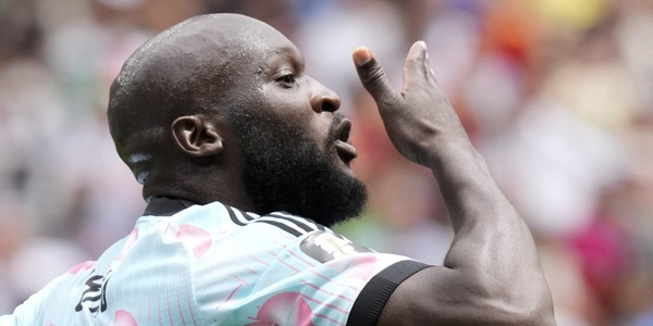 "È stato lui da lassù", Lukaku dal gol al rigore lasciato: "Periodo difficile, ho preferito così"