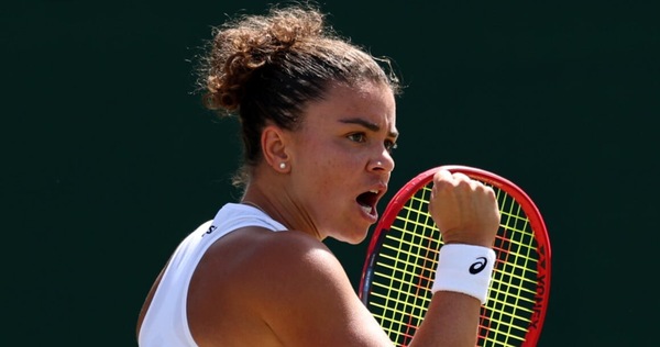 Paolini, show di Jasmine a Wimbledon: travolta la Sakkari, è agli ottavi. Rybakina fuori con Mertens