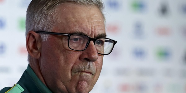 "Non sono uno sciocco. Solo un allenatore può giudicarmi": Ancelotti risponde alle critiche