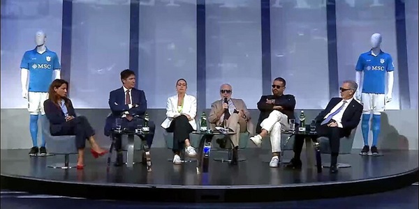 De Laurentiis: "Non dovremmo comprare, ma vendere molto"