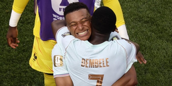 Mbappé si fa parare un rigore da Bounou, poi lui e Dembelé stendono il Marocco: la partita per immagini