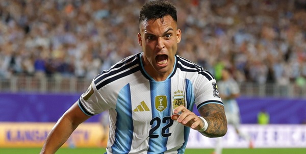 Lautaro Martinez, l'urlo del Toro e l'abbraccio a Messi dopo il gol alla Svizzera