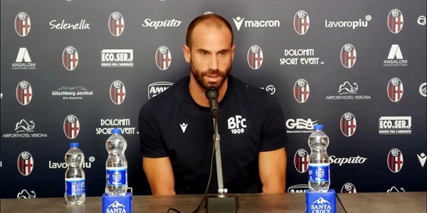 De Silvestri scherza: "Orsolini? A volte è un testone"