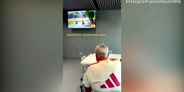Tour de France, c'è uno spettatore d'eccezione dalla Tv: è Jose Mourinho
