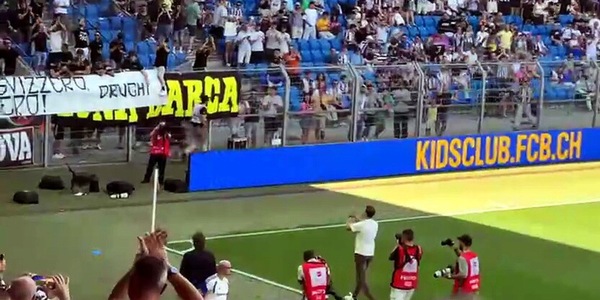 "Guerriero bianconero", Lichtsteiner sotto la curva dei tifosi Juve