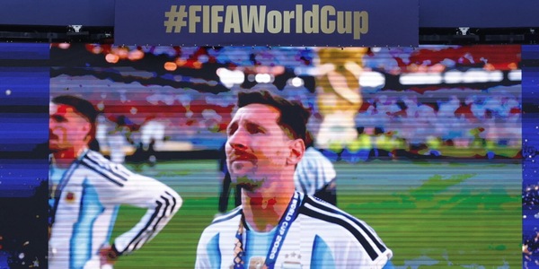 Messi piange, il megaschermo lo mostra in diretta mondiale