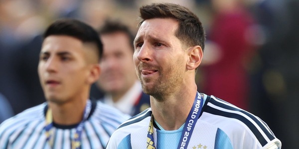 Messi, il Re è nudo: lacrime e uscita a testa bassa fanno il giro del mondo