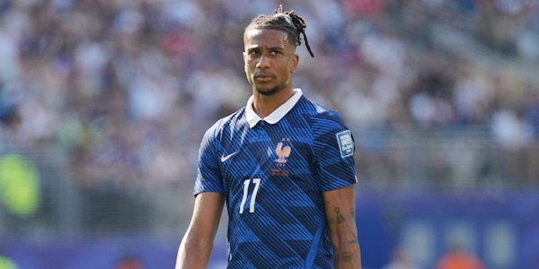 Olise: assist, lacrime e un futuro in bilico. Il fantasista vuole lasciare la Bundesliga