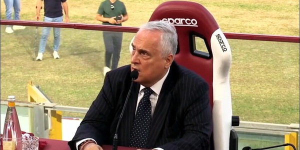Reggina, Lotito accolto dagli applausi