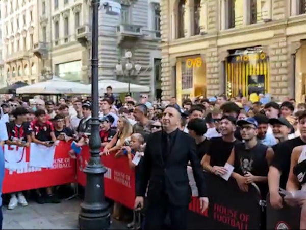 Gila a Milano, tifosi scatenati
